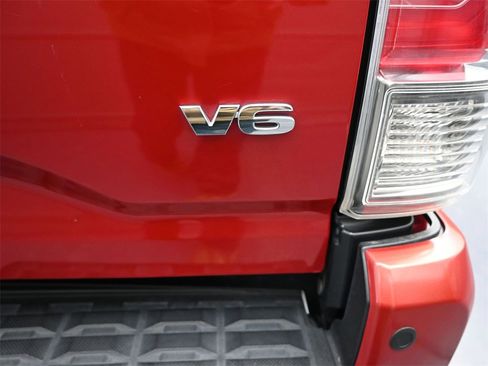 Used 2019 Toyota Tacoma Limited image 11