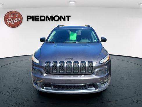 Used 2017 Jeep Cherokee Sport image 3