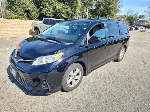 Used 2019 Toyota Sienna LE image 1
