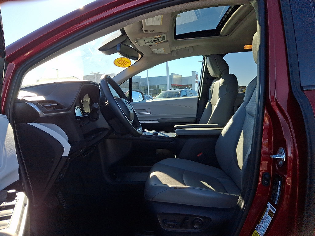 Certified 2026 Toyota Sienna XLE FWD image 20