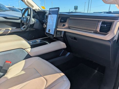 Used 2023 Ford Expedition Max Limited image 28