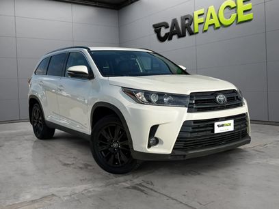 Used 2019 Toyota Highlander SE