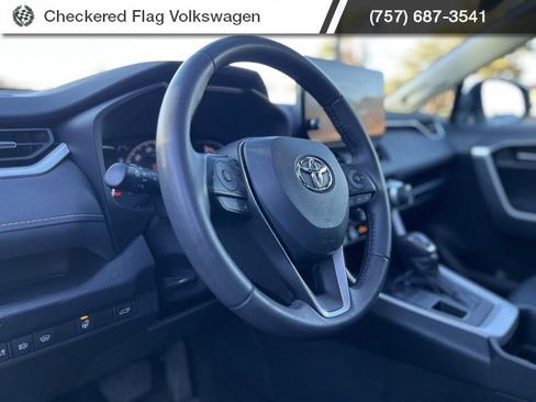 Used 2023 Toyota RAV4 XLE Premium image 18