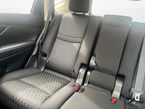 Used 2019 Nissan Rogue SV image 12