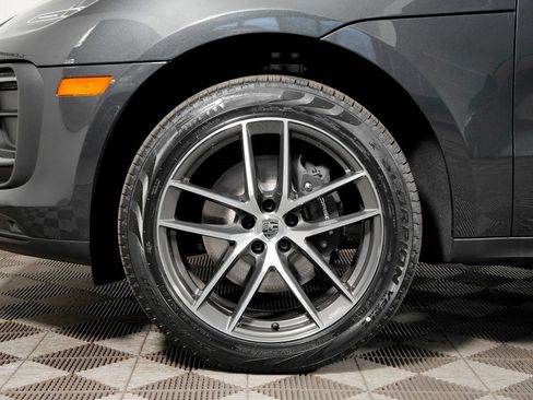 Certified 2026 Porsche Macan AWD/4WD image 36