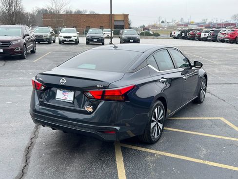 Used 2022 Nissan Altima 2.5 SV image 2