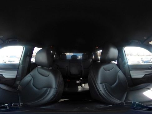 Used 2025 Jeep Compass Limited image 43