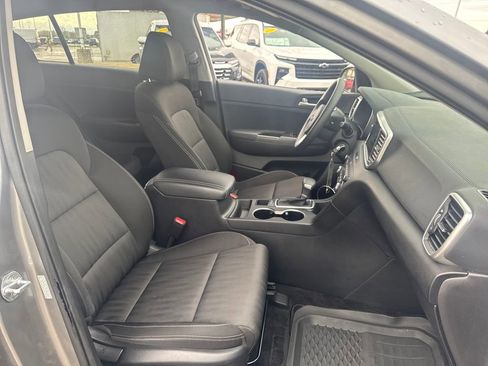 Used 2021 Kia Sportage LX image 12