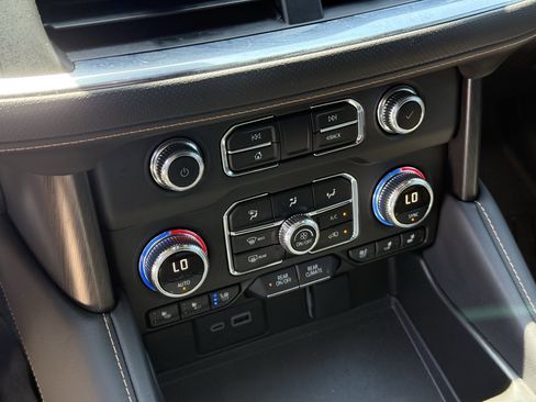 Used 2024 GMC Yukon XL AT4 w/ Technology Package image 21