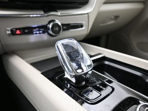 New 2026 Volvo XC60 T8 Ultra w/ Protection Package Premier AWD/4WD image 13