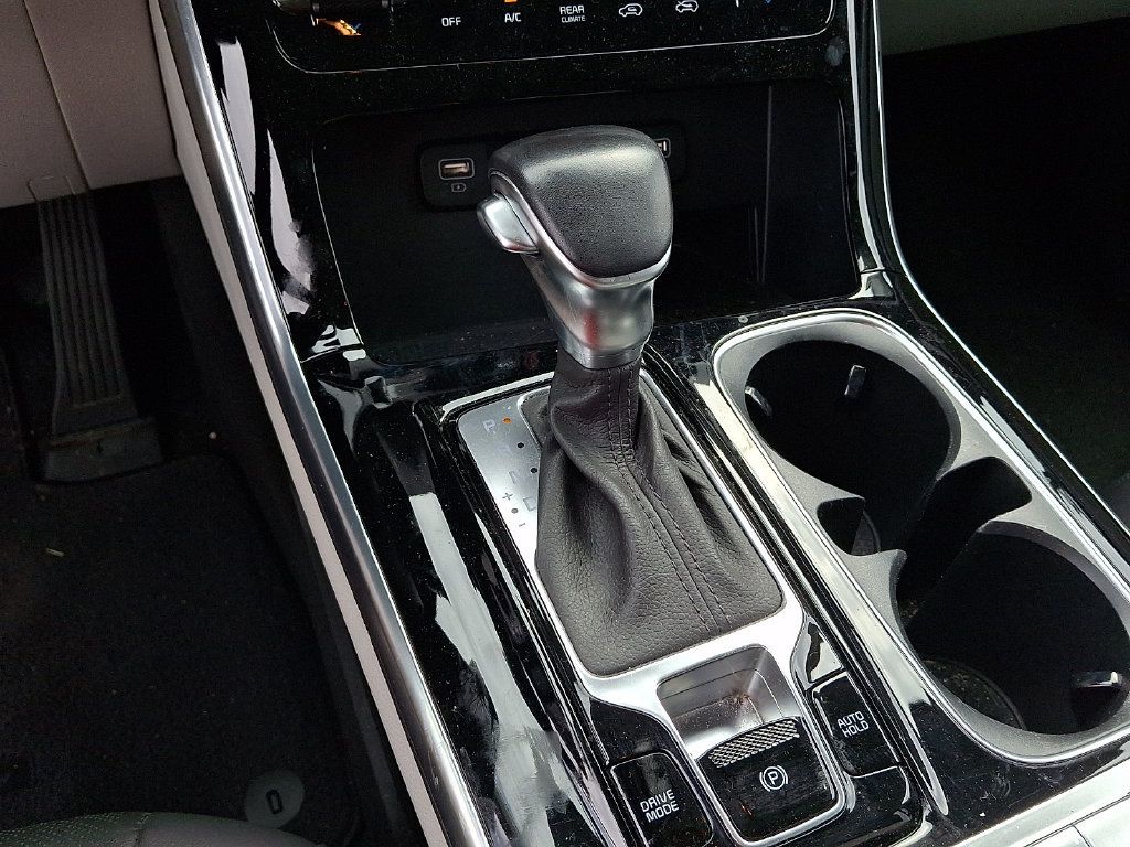 Certified 2023 Kia Carnival SX FWD image 15