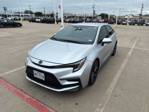 Used 2023 Toyota Corolla SE FWD image 3