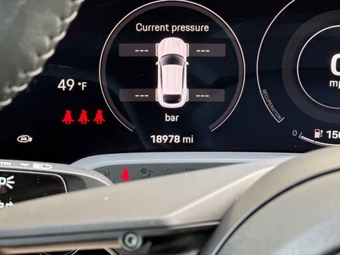 Certified 2022 Porsche Taycan 4 Cross Turismo image 32