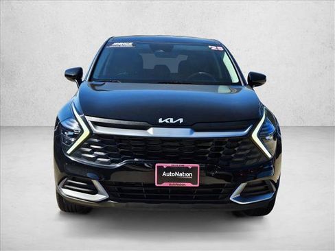 Used 2025 Kia Sportage LX image 2