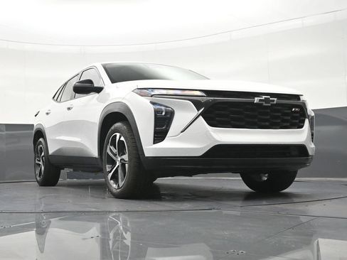 Used 2024 Chevrolet Trax RS w/ Driver Confidence Package FWD image 29