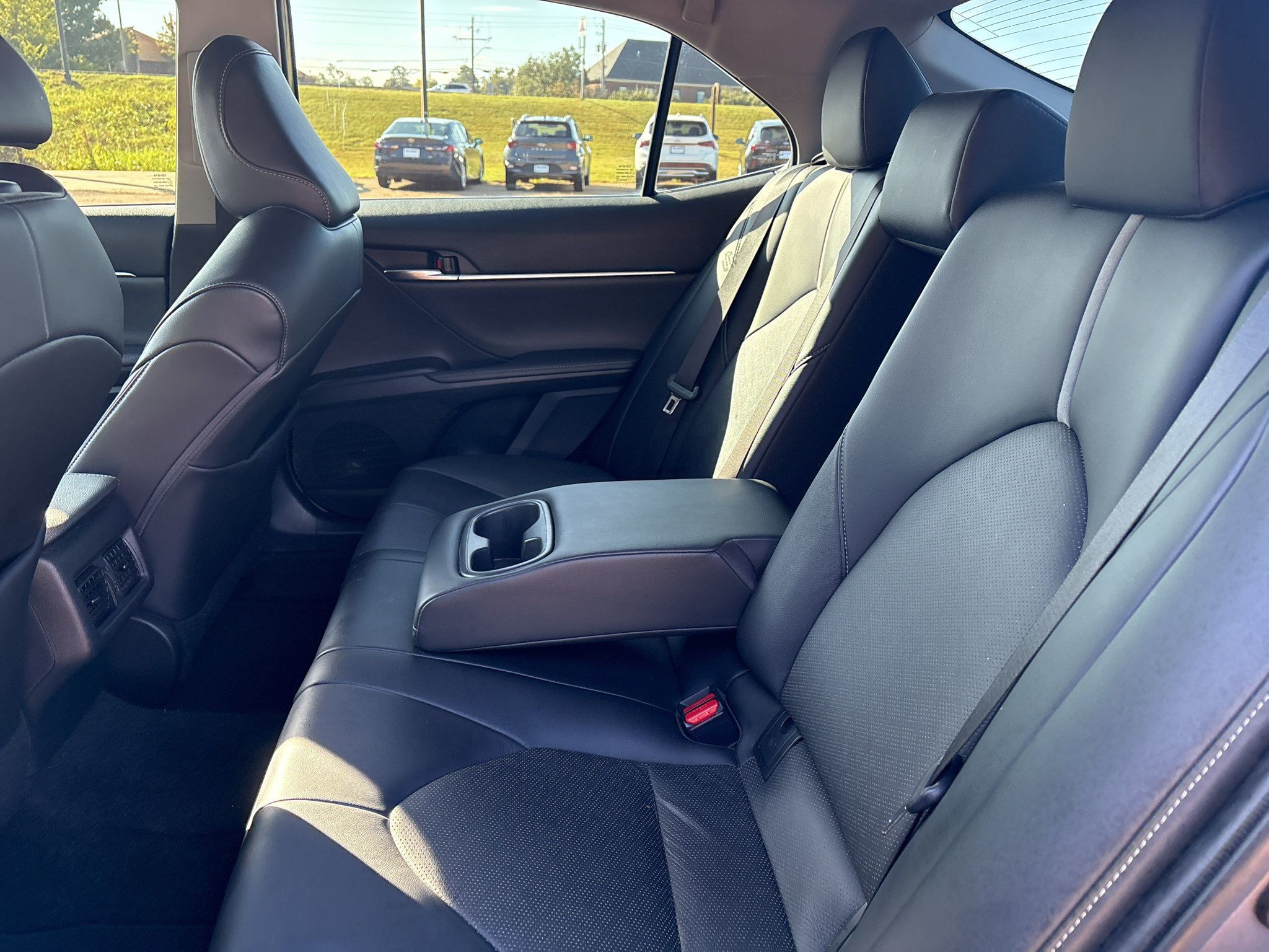 Used 2022 Toyota Camry XSE FWD image 13