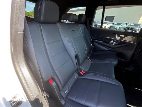 Used 2025 Mercedes-Benz GLS 450 4MATIC image 19