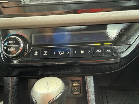 Used 2015 Toyota Corolla LE image 19