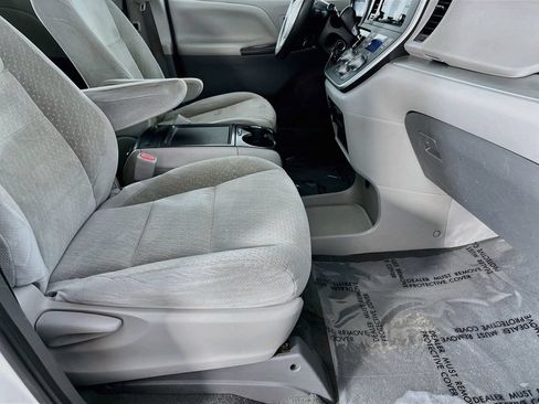 Used 2020 Toyota Sienna LE FWD image 27