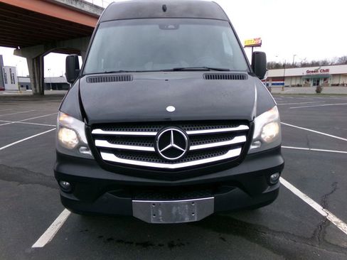 Used 2015 Mercedes-Benz Sprinter 2500 image 3