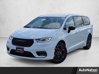 New 2026 Chrysler Pacifica Select