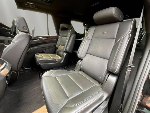 Used 2022 Cadillac Escalade Premium Luxury AWD/4WD image 21