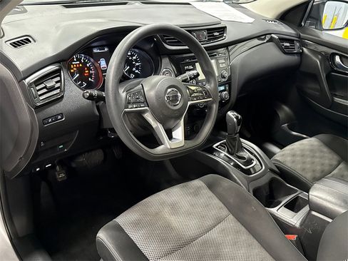 Used 2017 Nissan Rogue Sport SV image 5