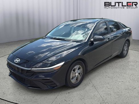 Used 2025 Hyundai Elantra SE FWD image 1