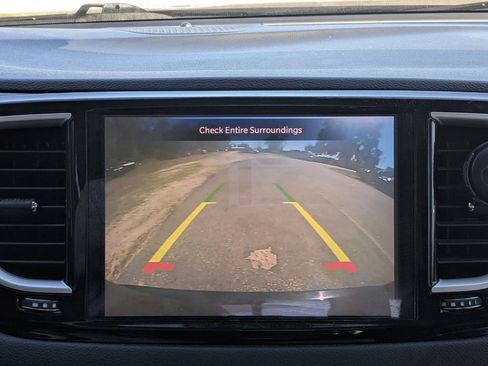 Used 2022 Chrysler Pacifica Touring-L image 32