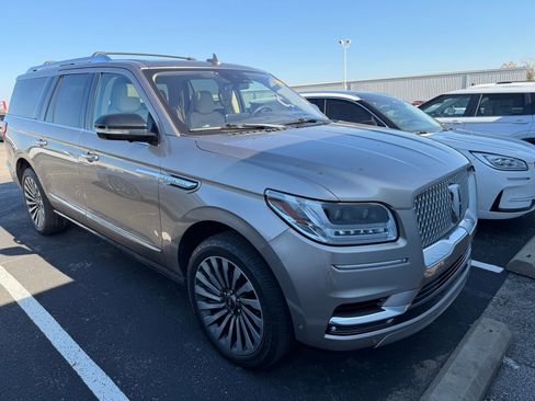 Used 2019 Lincoln Navigator L Reserve w/ Cargo Package image 3