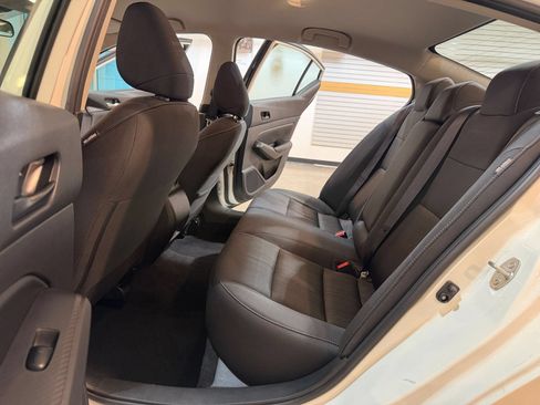 Used 2025 Nissan Altima 2.5 SV FWD image 24