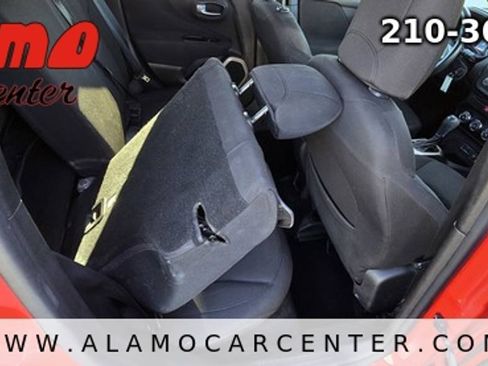 Used 2015 Jeep Renegade Latitude FWD image 24