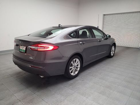 Used 2020 Ford Fusion SE image 9