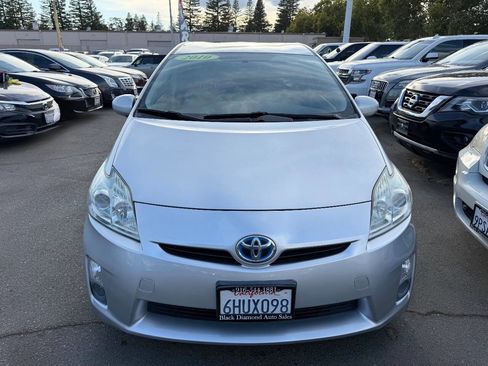 Used 2010 Toyota Prius Three image 2