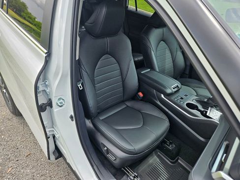 Certified 2024 Toyota Highlander XLE image 15