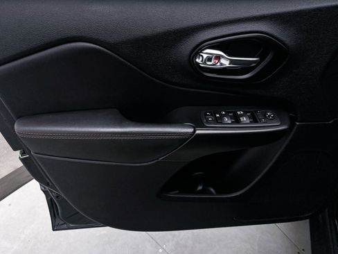 Used 2022 Jeep Cherokee Trailhawk w/ Comfort/Convenience Group image 15