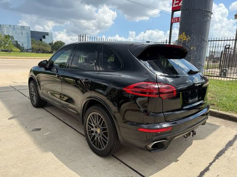 Used 2017 Porsche Cayenne Platinum Edition image 3