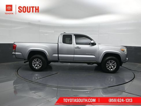 Used 2016 Toyota Tacoma SR5 AWD/4WD image 3