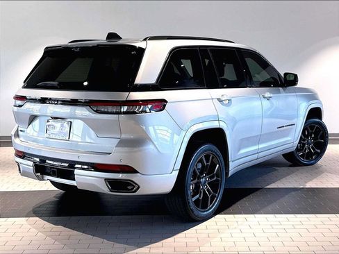 Used 2023 Jeep Grand Cherokee 30th Anniversary AWD/4WD image 10