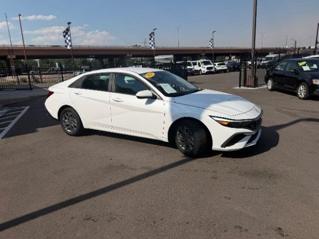 Used 2024 Hyundai Elantra SEL FWD image 21