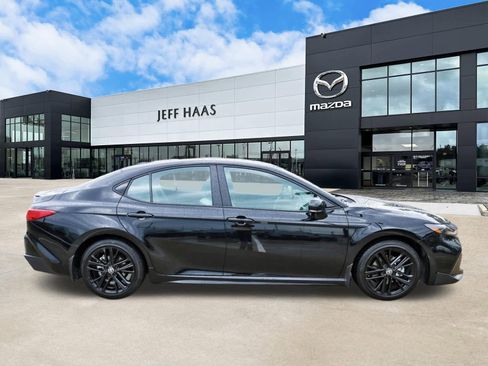 Used 2025 Toyota Camry SE w/ Convenience Package FWD image 5