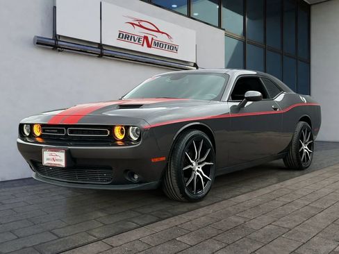 Used 2017 Dodge Challenger GT w/ Driver Convenience Group image 6