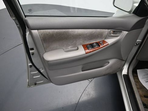Used 2003 Toyota Corolla LE FWD image 17