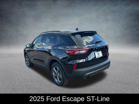 Used 2025 Ford Escape ST-Line AWD/4WD image 3