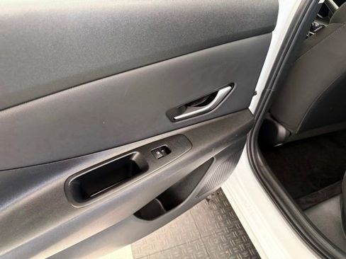 Used 2025 Hyundai Elantra SEL FWD image 18