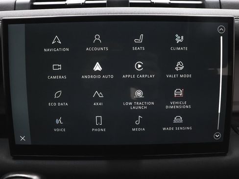 Used 2023 Land Rover Defender 130 X-Dynamic SE image 34