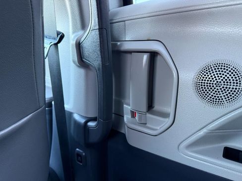 Used 2024 Toyota Sienna XLE image 31