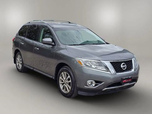 Used 2016 Nissan Pathfinder SV AWD/4WD image 3