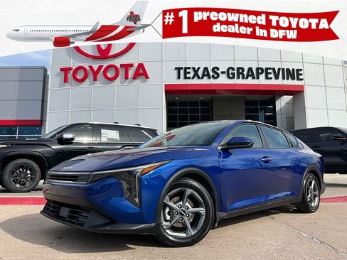 Used 2025 Kia K4 LXS image 1