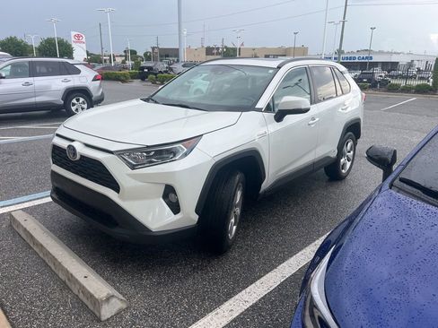 Used 2021 Toyota RAV4 XLE Premium AWD/4WD image 6